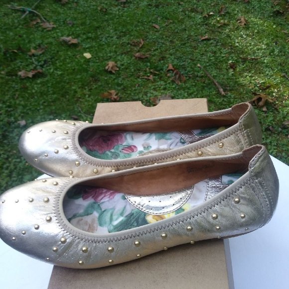 Born Women's Gold Stud Julianne - Picture 5 of 10